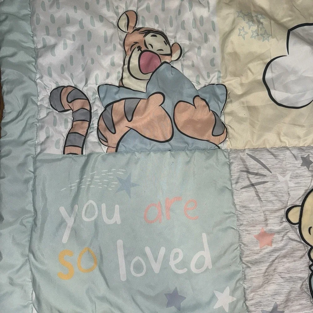 Lambs & Ivy Disney Winnie The Pooh Bear Hugs Baby Crib Comforter Quilted Blanket